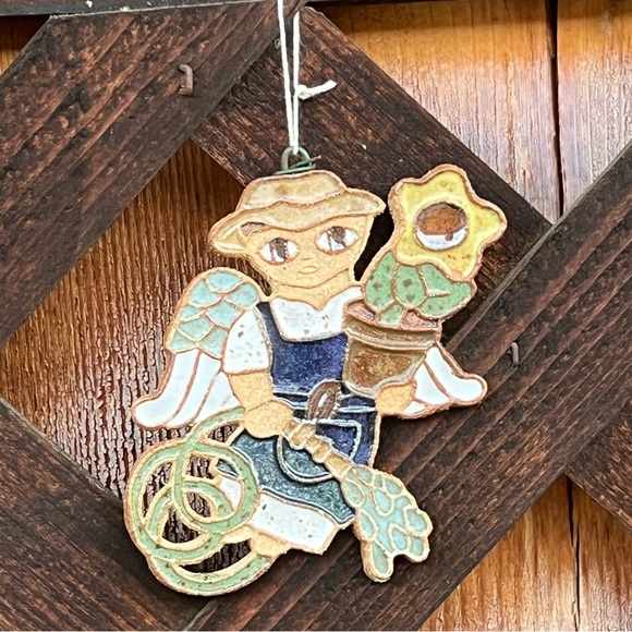 Saint Andrews Abbey ceramics gardener angel|3x3 - Picture 4 of 4